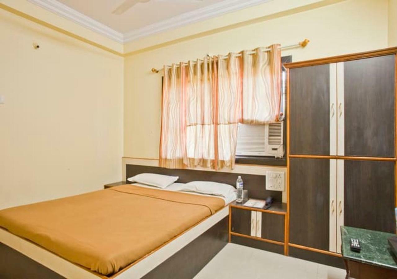 Hotel Sai Ganesh Shirdi Exteriör bild